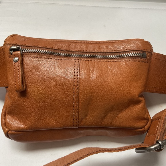Spikes & Sparrows  Waist Bag Crossbody Leather Cognac Front Back Zip Pockets - Picture 4 of 9